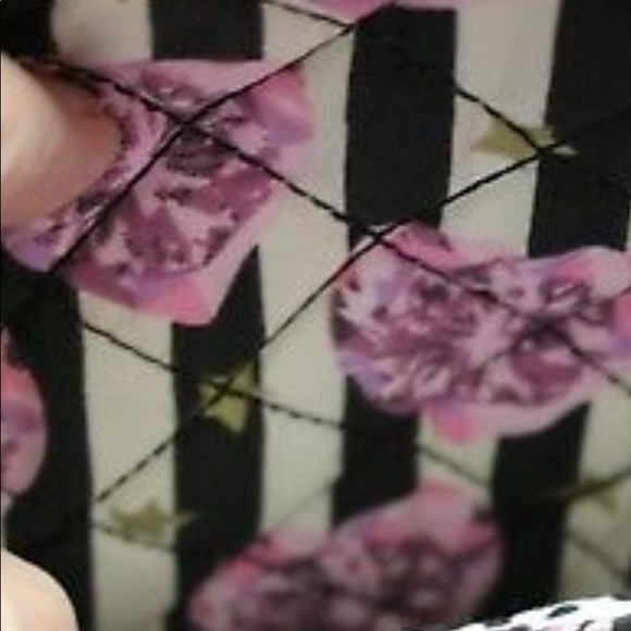 Betsy Johnson quilted black and white stripes with Purple Hearts weekender 18/13 - Picture 15 of 16